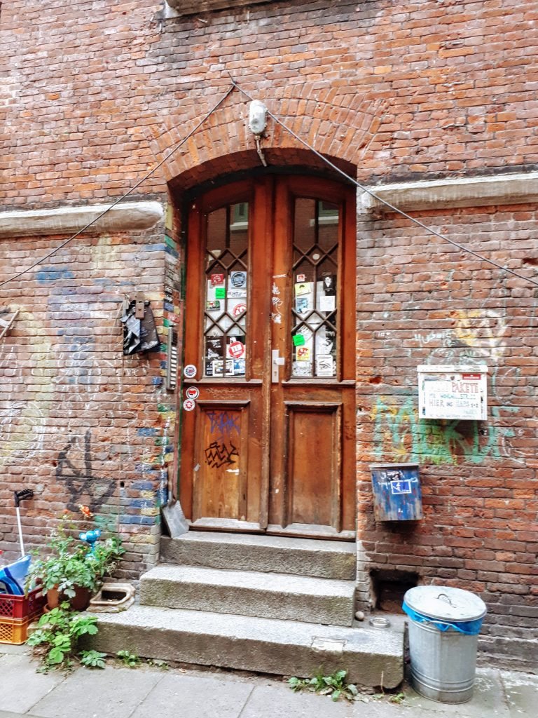 john lennon doorway hamburg