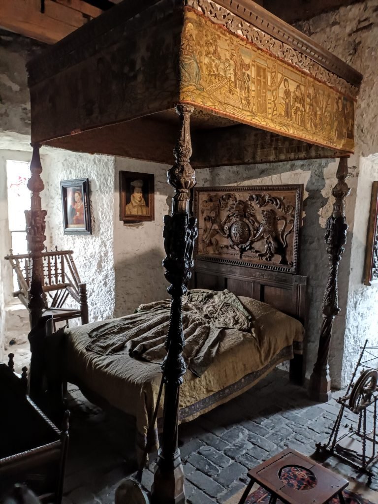 a bedroom of bunratty castle