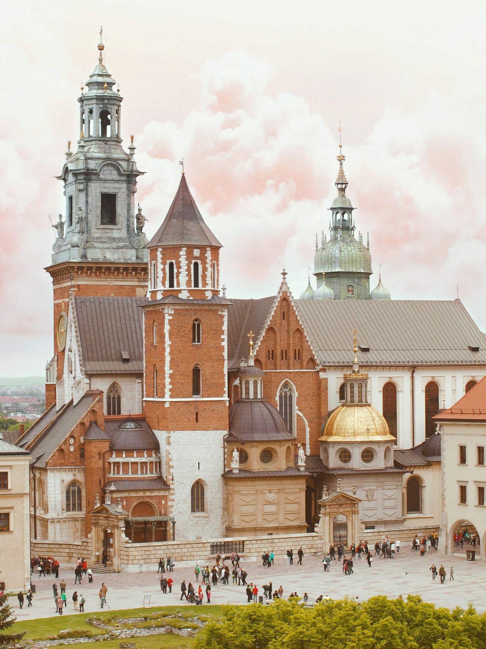 wawel castle grounds