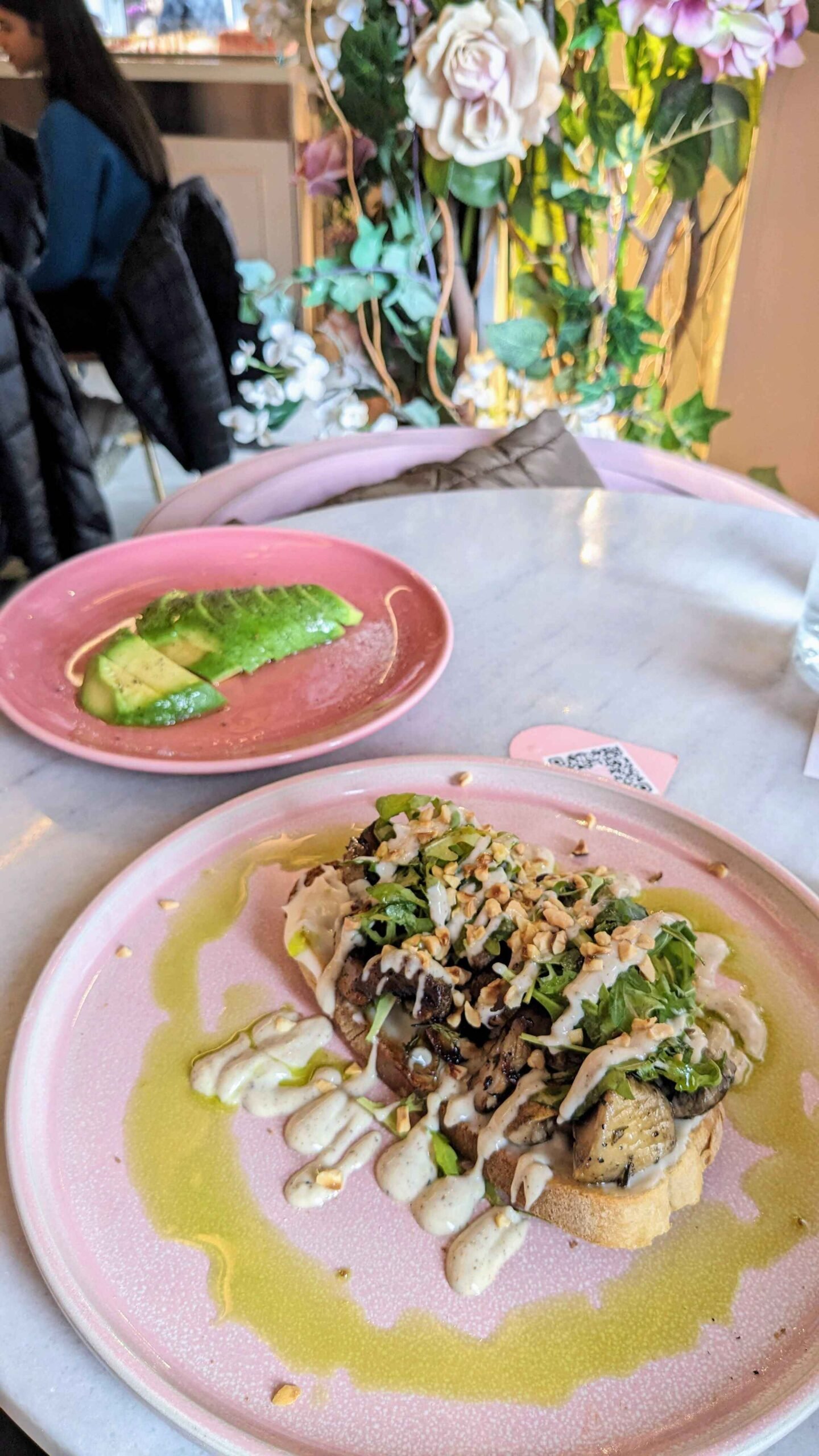 ellyz cafe food - mushroom toast