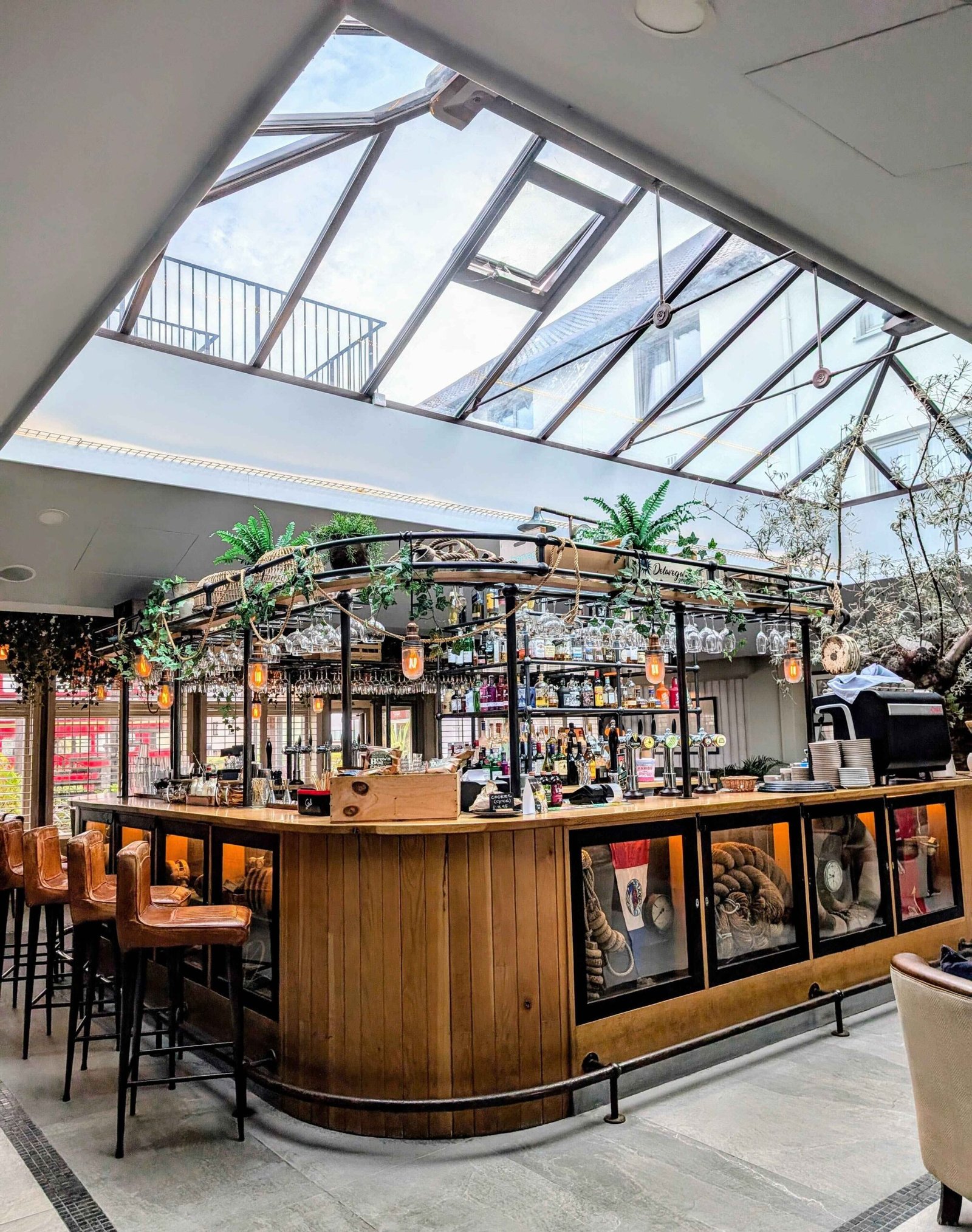 peninsula hotel bar guernsey