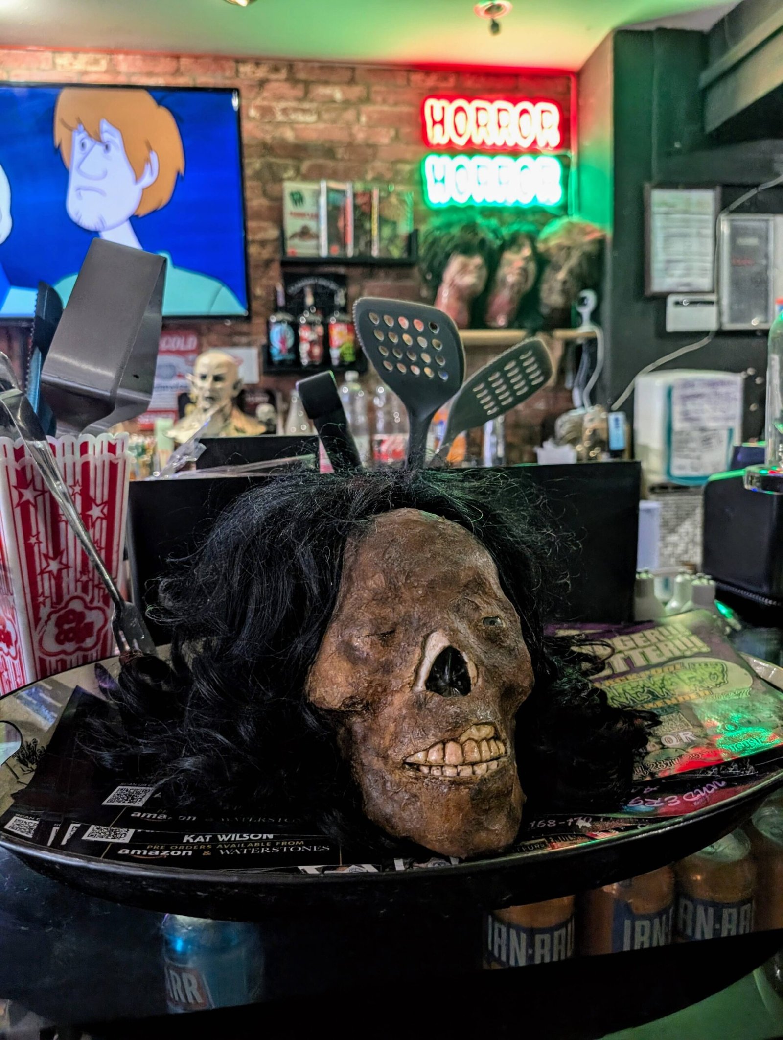 scream and shake horror bar